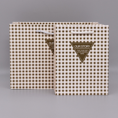 comprar Estilo sencillo bolsas de papel personalizadas embalaje para ropa OEM ODM aceptable online manufacture