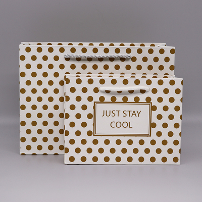 OEM / ODM Personalización Bolsa de embalaje de papel de mango retorcido para ropa